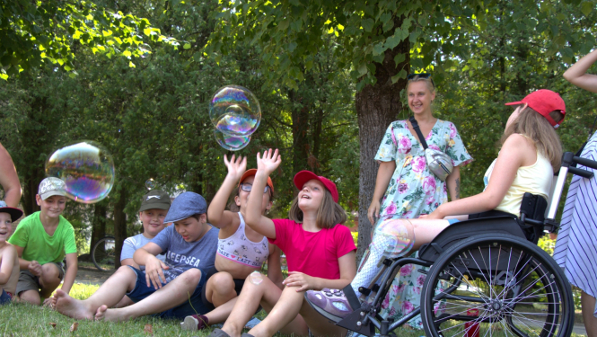 Ilva Kalnāja nometnes bildē