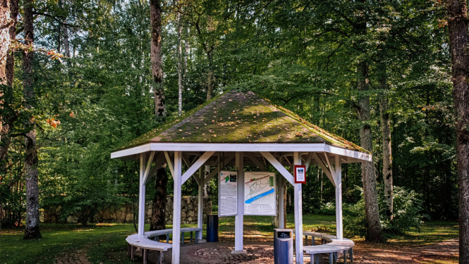 Skrīveru dendroloģiskias parks - lapene