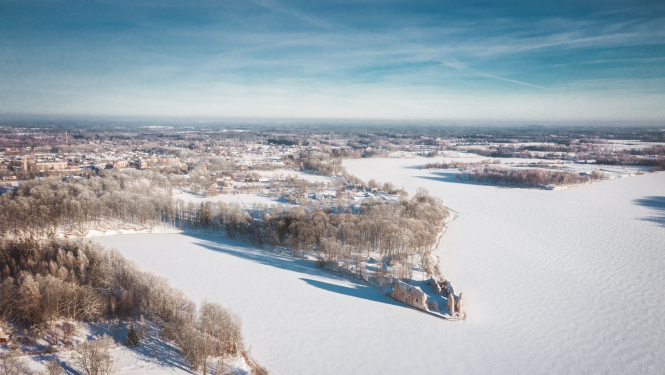 Kokneses pilsdrupas no putna lidojuma