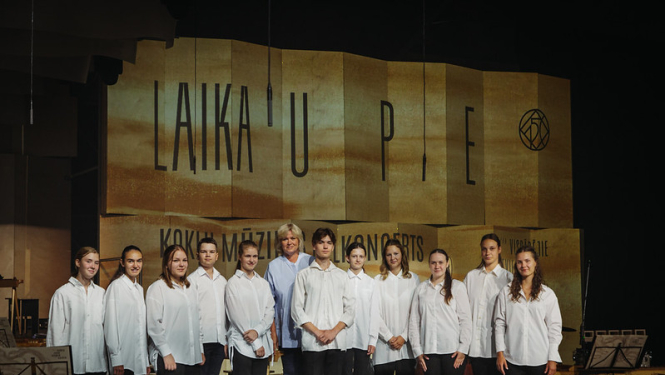 Aizkraukles “Eola kokle” spēlē svētku lielkoncertā