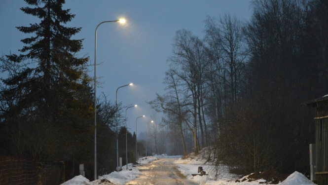 Ielu apgaismojums Lakstīgalu ielā