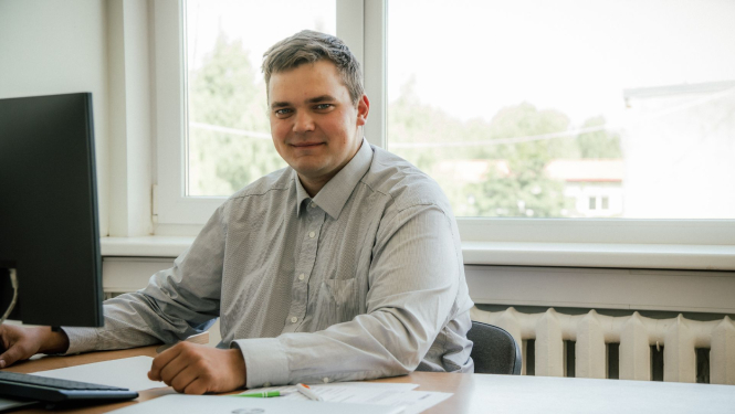 Uldis Kristaps Rudzītis savā kabinetā