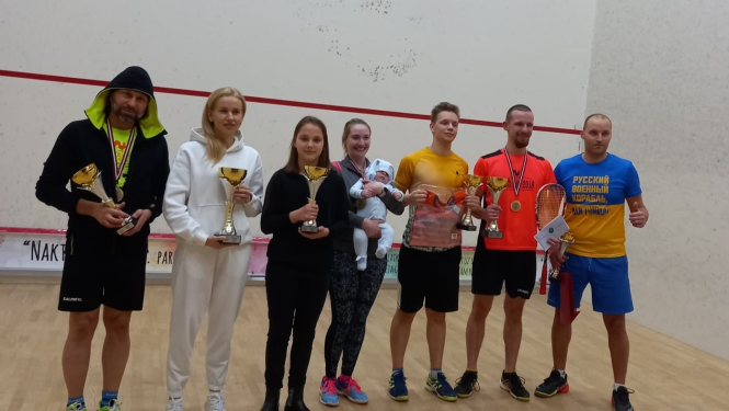 skvošist ar godalgām