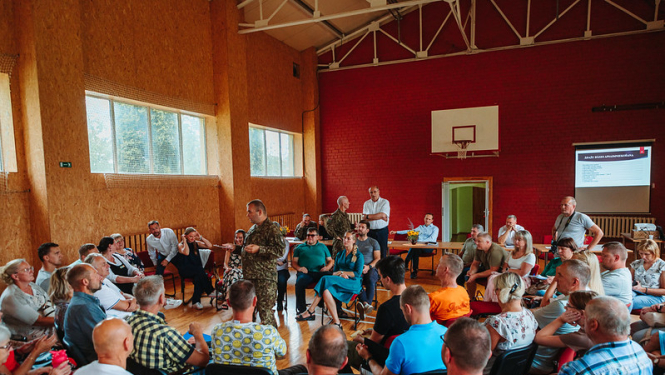 Sunākstē diskutē par attīstību 