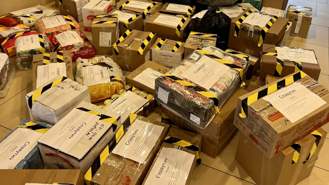 jhumānās palīdzības apakas sapakotas pārvesanai uz Slavutiču