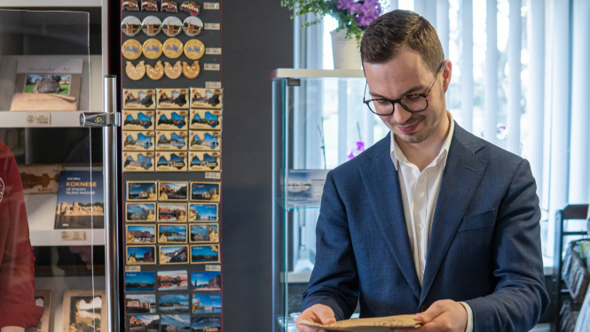 VARAM ministrs Tūrisma informācijas punktā