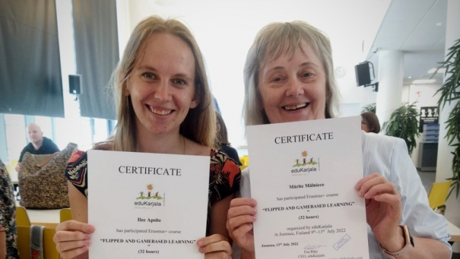 skolotājas ar sertifikātiem