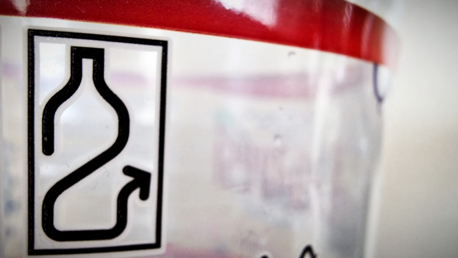 depozīta zīme uz PET iepakojama