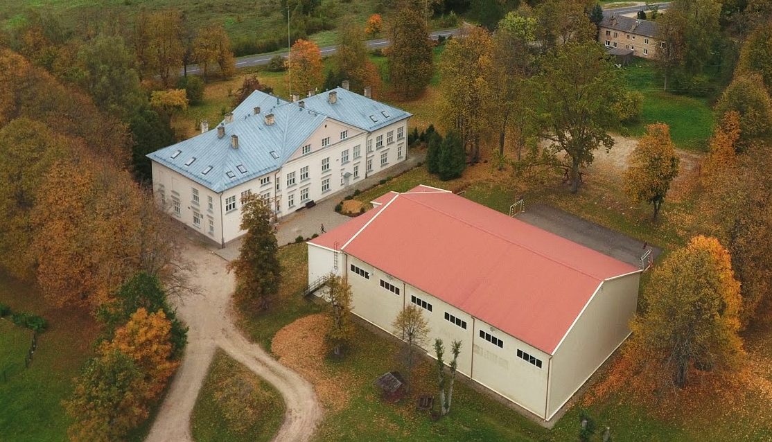 Daudzeses pamatskola