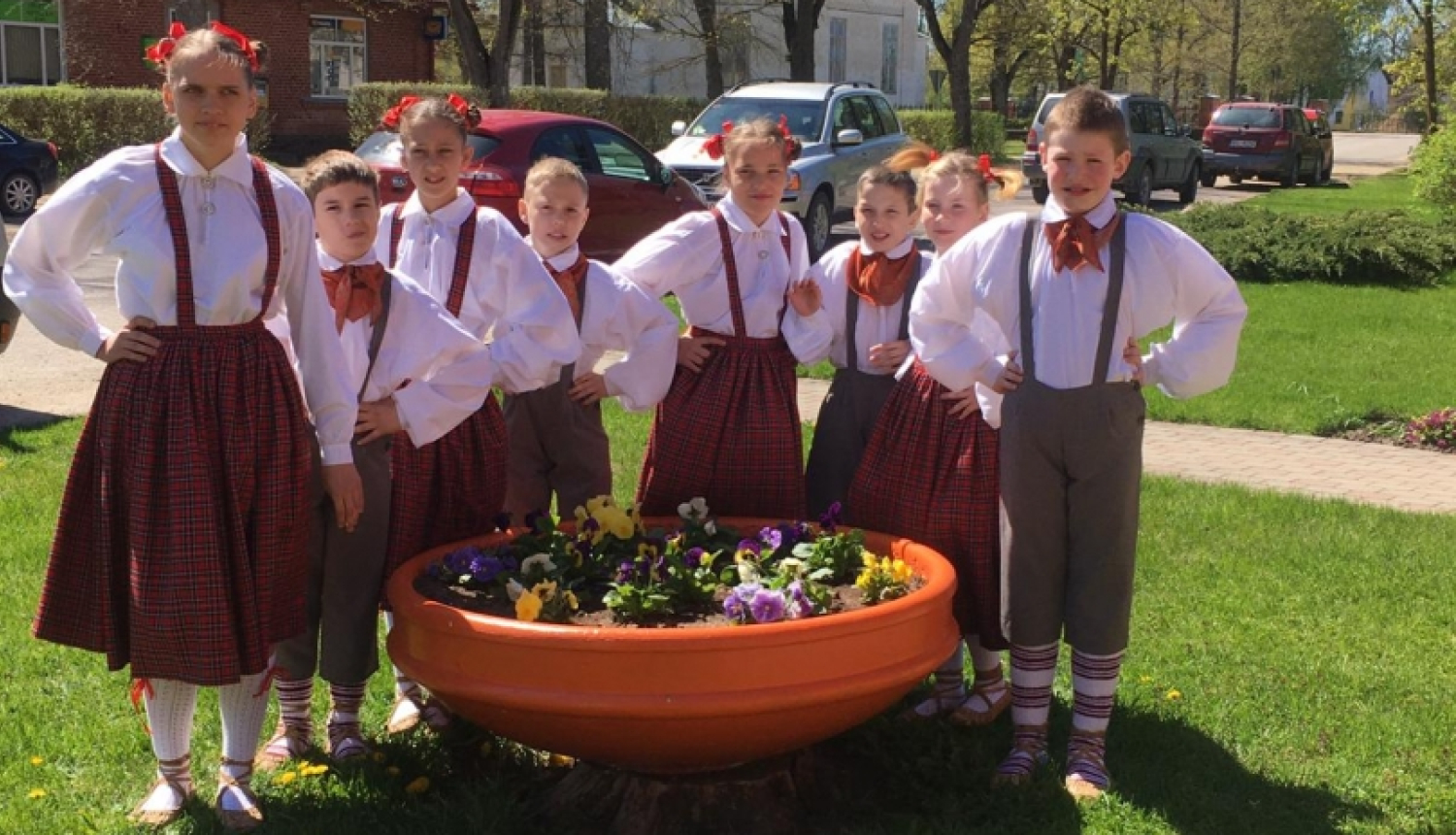 Tautas deju kolektīvs