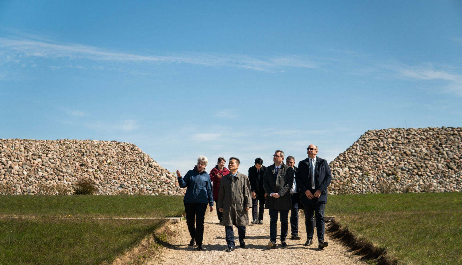 Likteņdārza bruģakmenī tiks iekalts arī Korejas vēstnieka vārds