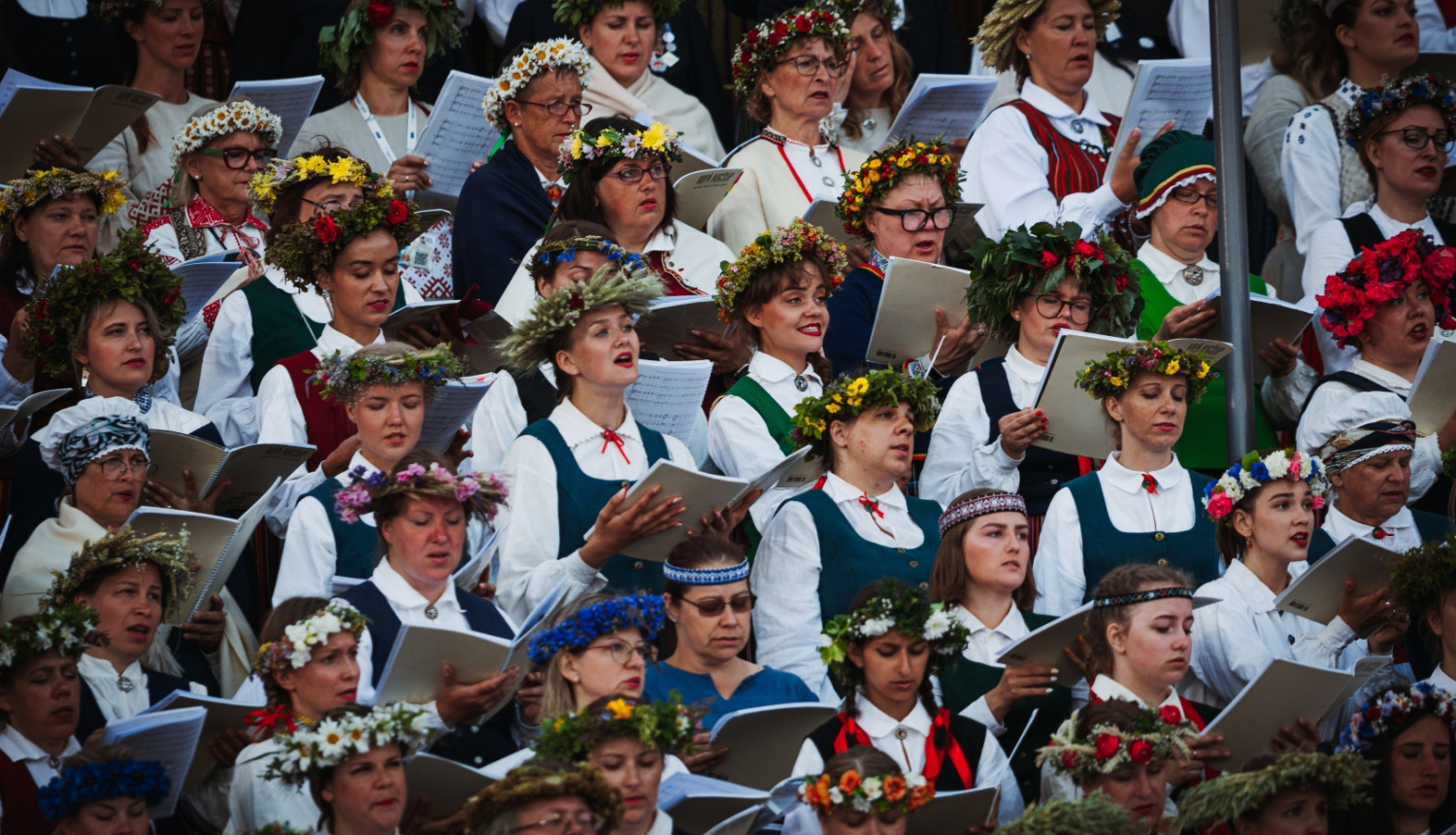 koristi dzied Mežaparka estrādē