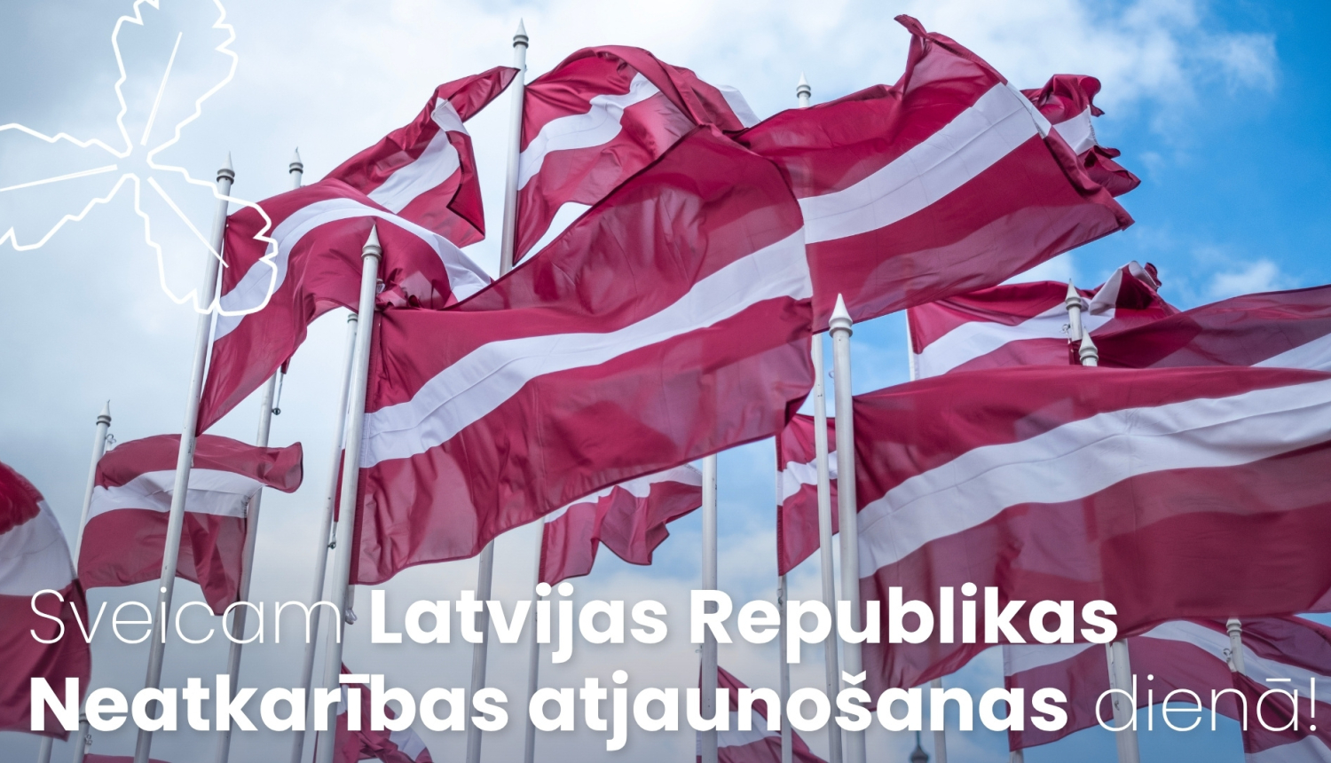 vairāki Latvijas karogi plīvo mastā