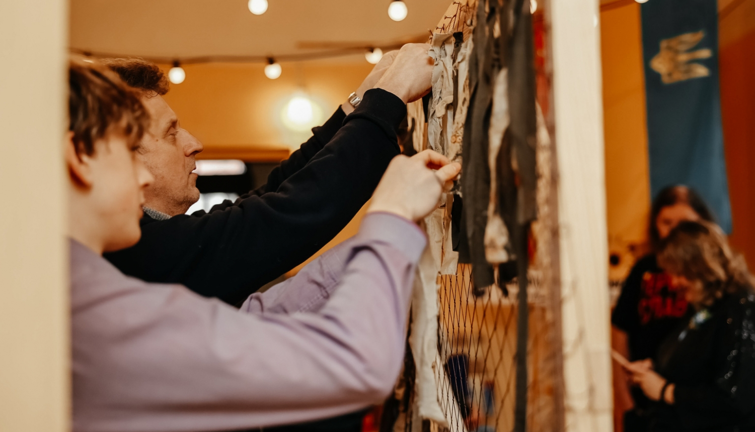 Cilvēki viedo aizsegus