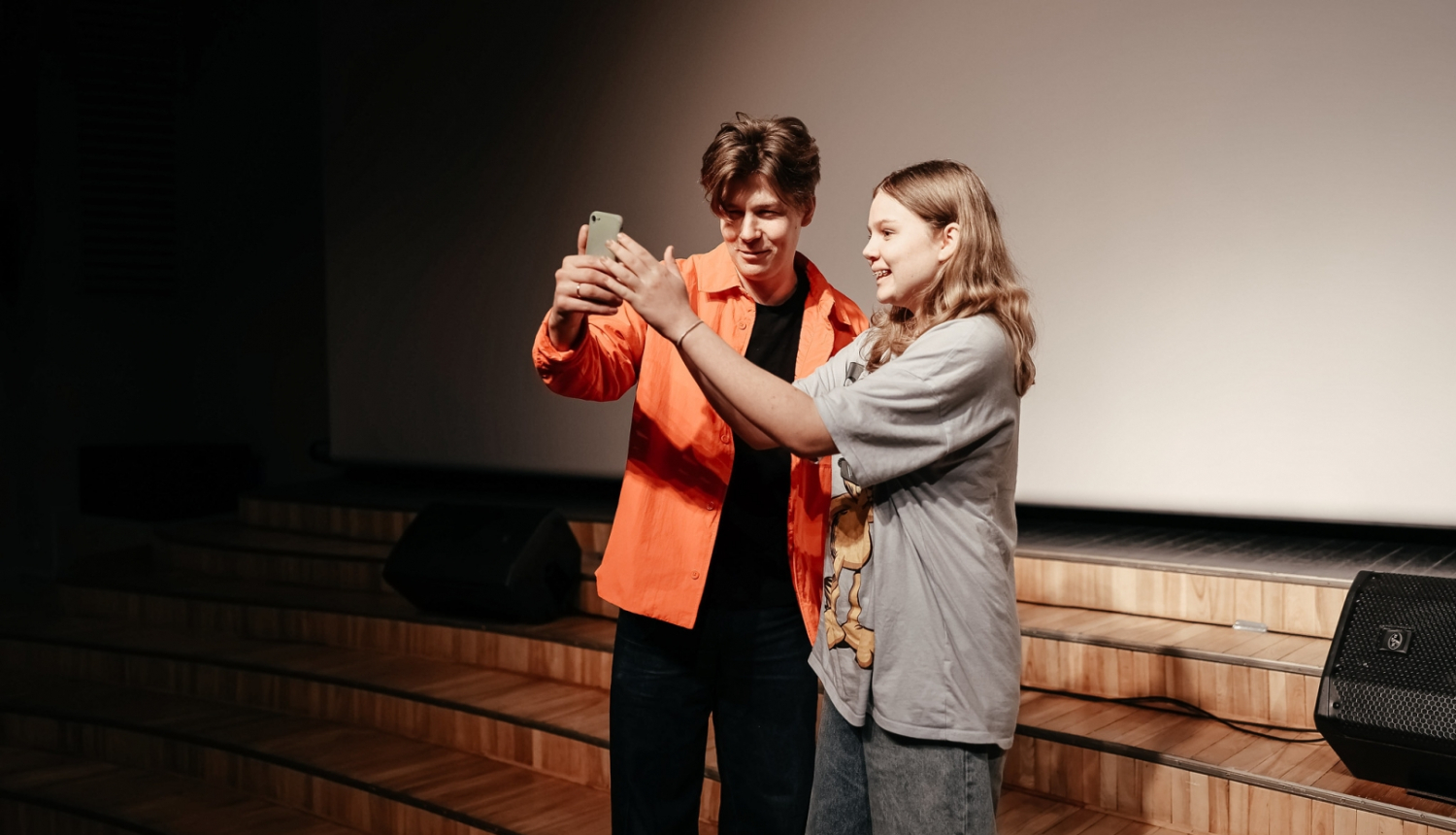 Taisa kopīgu fotogrāfiju