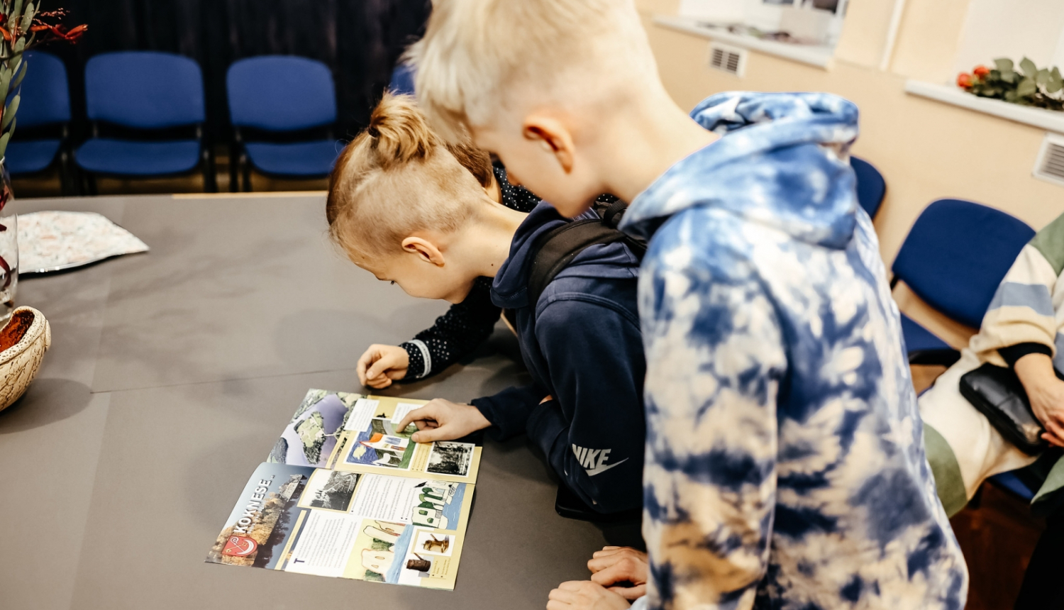 zēni pēta grāmatu