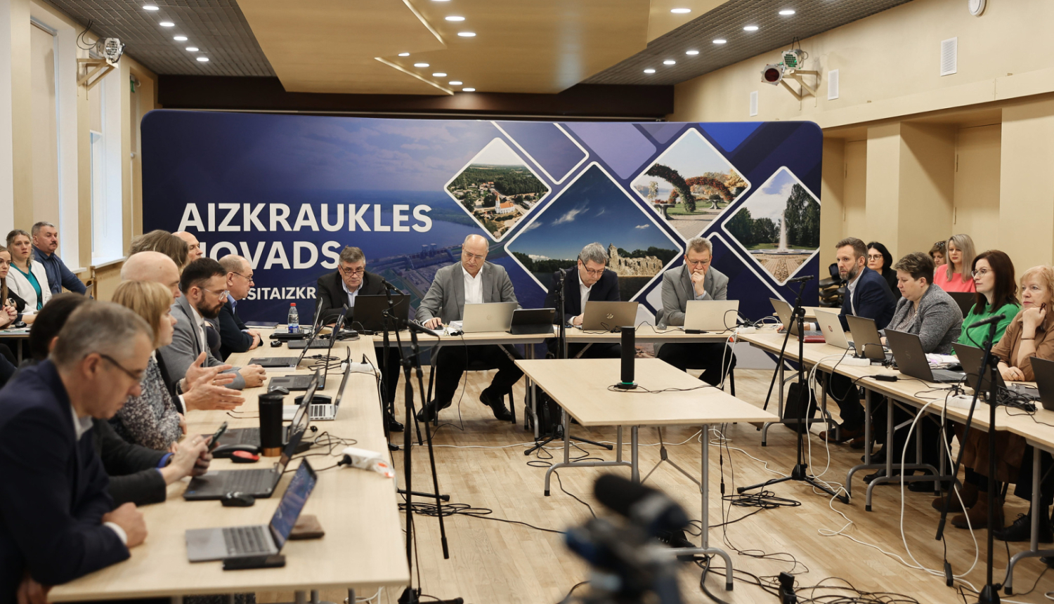 domes deputāti pieņem jauno budžetu