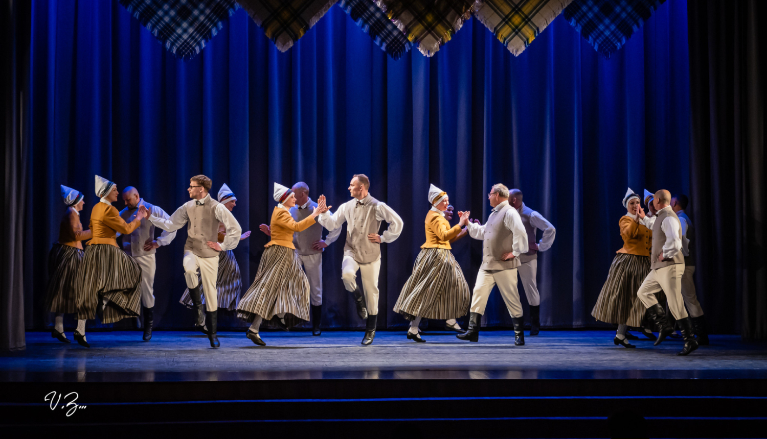 Deju kolektīvi piedalās skatē