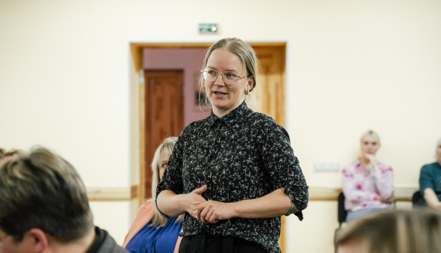 iedzīvotājs jautā jautājumu