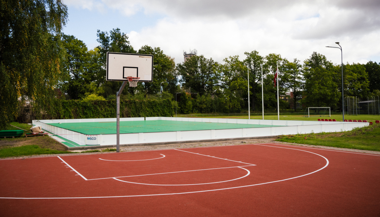 atjaunotais sporta laukums