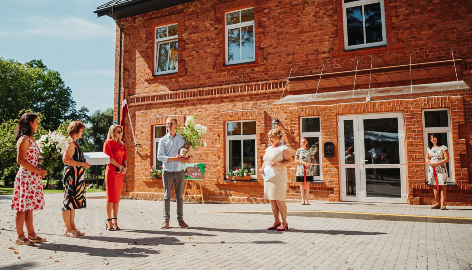 Skrīveru dienas centra vadītāju sveic socālais dienests