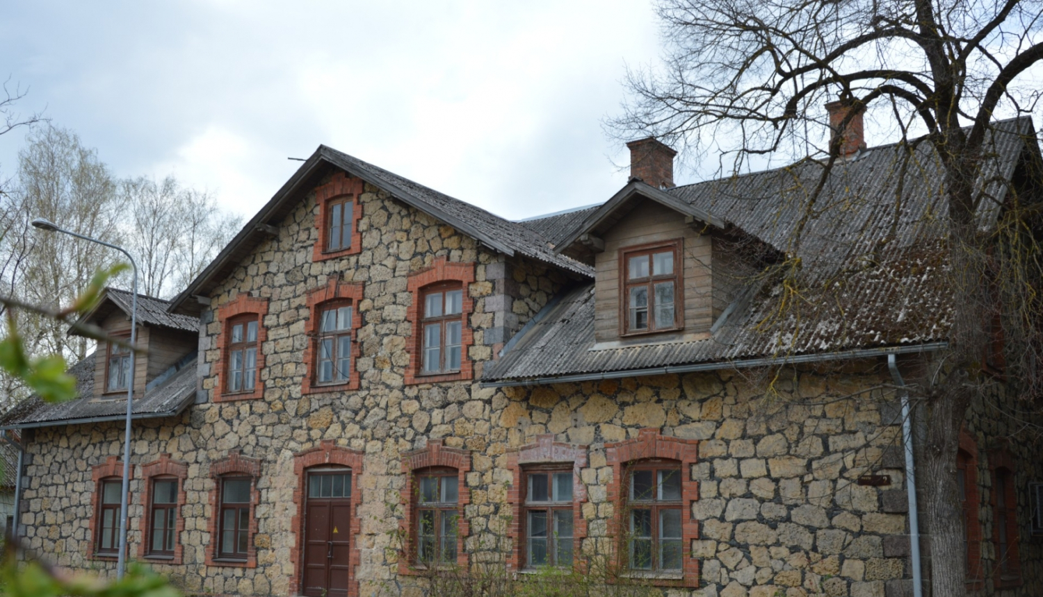 Ēka PAsta ielā 2, Pļaviņās