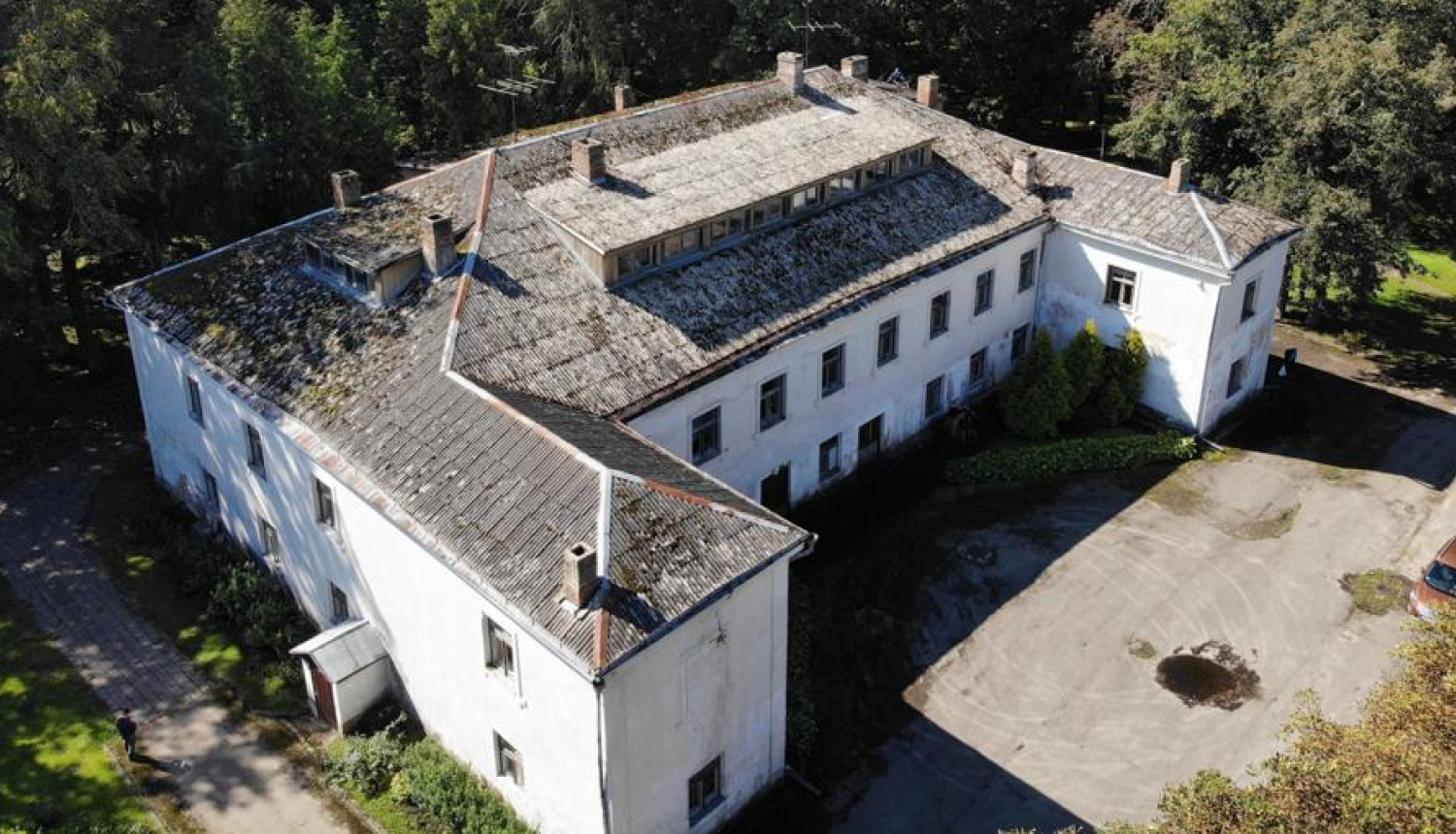 Lielzalves muiža no putna lidojuma