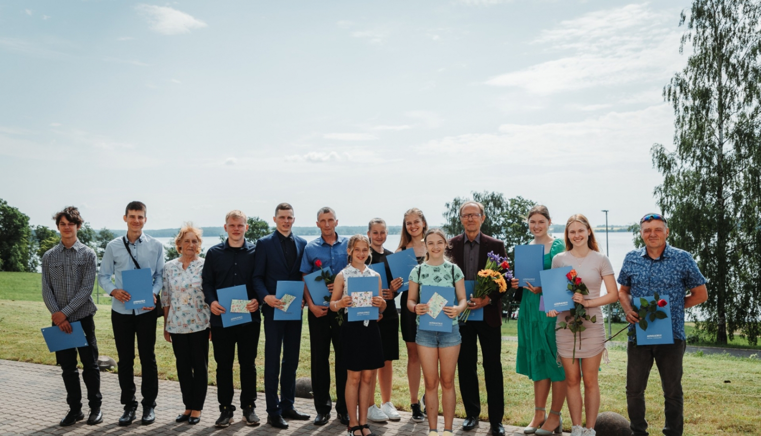 apbalvoti izcilākie