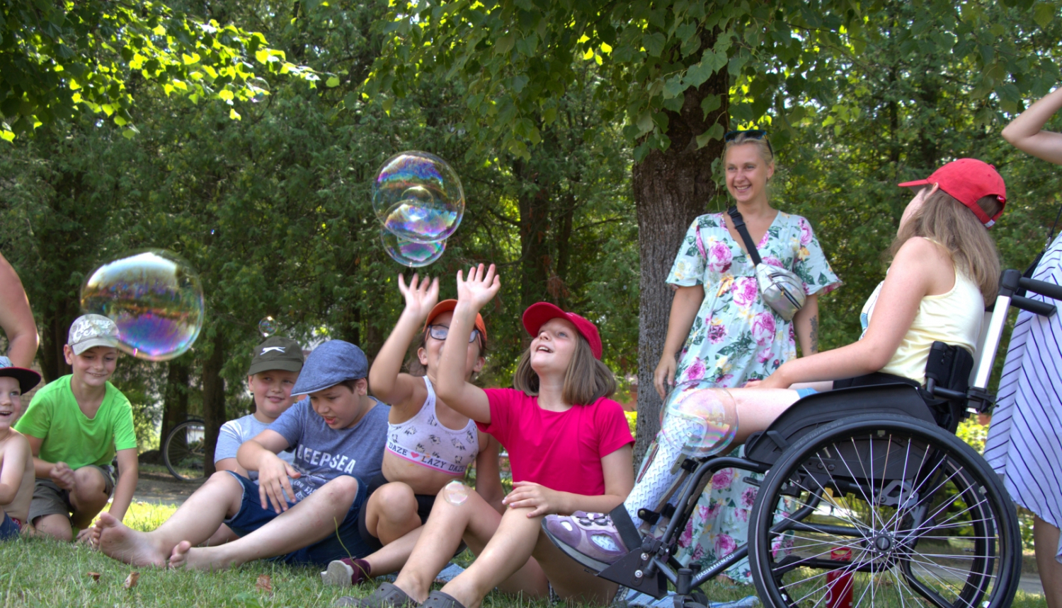 Ilva Kalnāja nometnes bildē