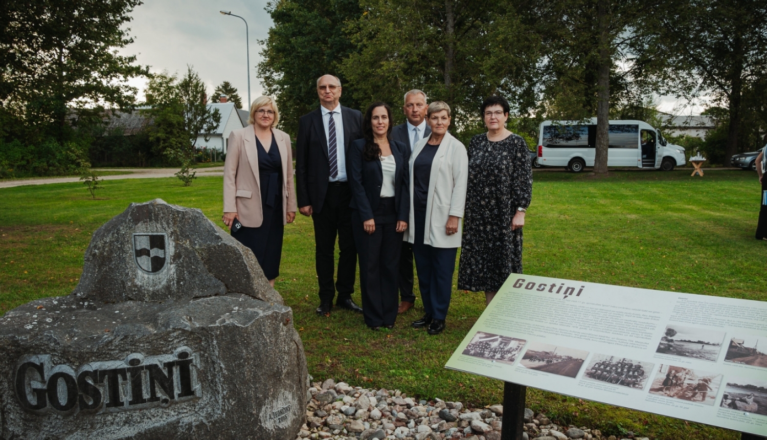 cilvēku grupas kopbilde