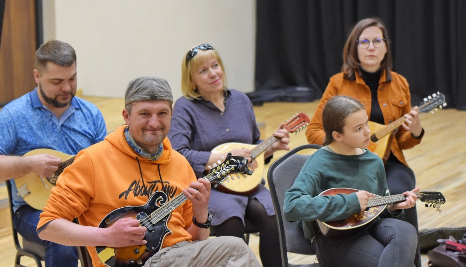spēle mandolīnas
