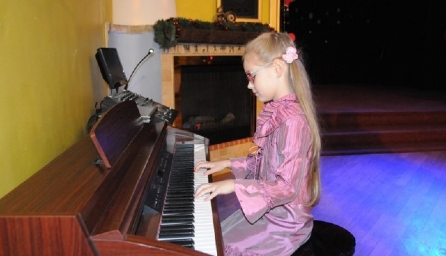 TALANTĪGA. Zane Dubinska starptautiskajā jauno pianistu konkursā “Ziemassvētku zvaigznes” ieguva pirmās pakāpes diplomu
